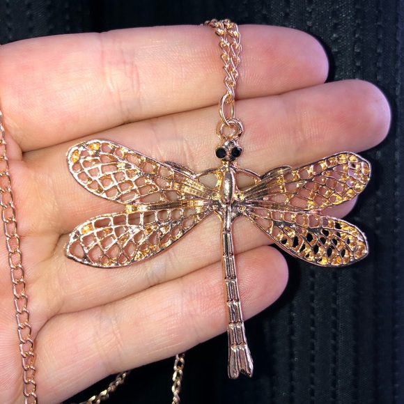 !!2/20$!!Fusion. ND gold chain dragon fly necklace - Picture 1 of 4